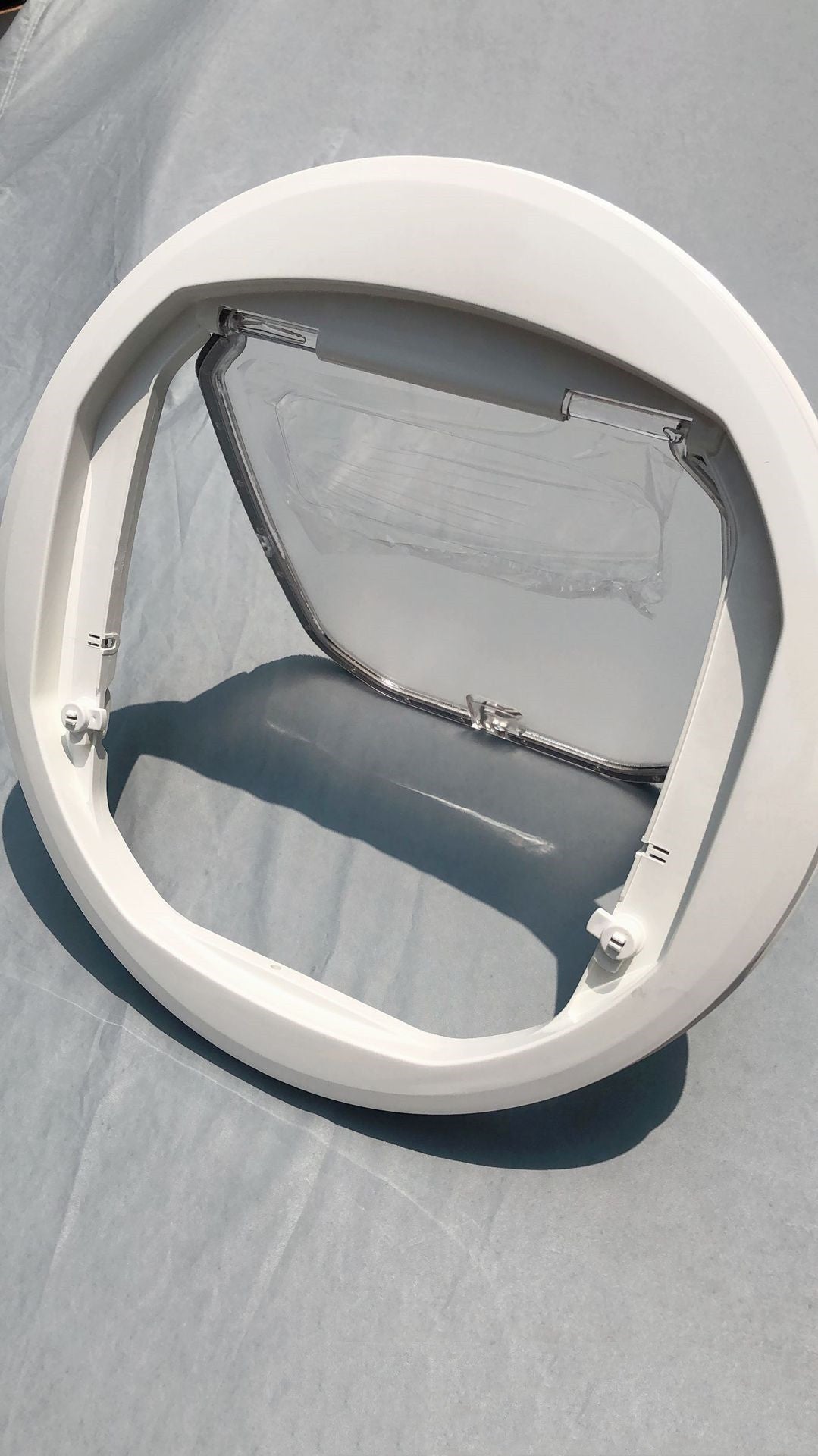 Round Cat Door – Easy-Install Transparent Pet Access Door for Indoor & Outdoor Use