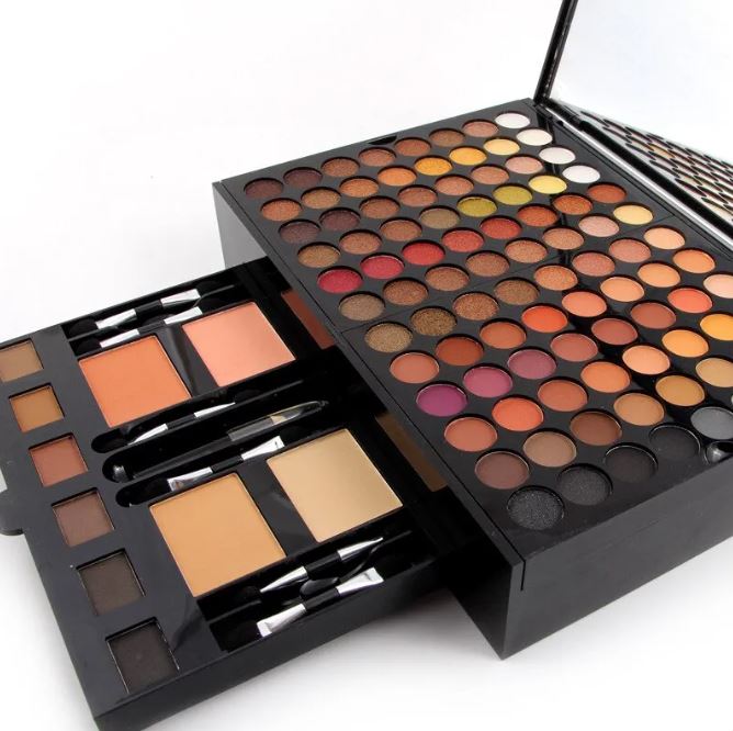 180-Color Piano-Shaped Eyeshadow & Blush Set – All-in-One Makeup Palette
