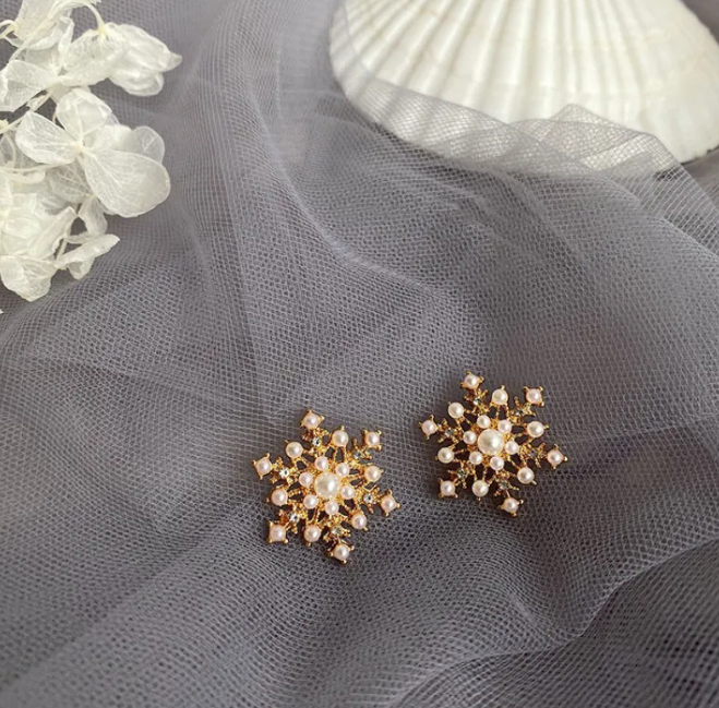 French Retro Pearl Earrings for Women – Elegant Vintage-Inspired Jewelry