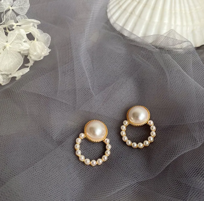 French Retro Pearl Earrings for Women – Elegant Vintage-Inspired Jewelry