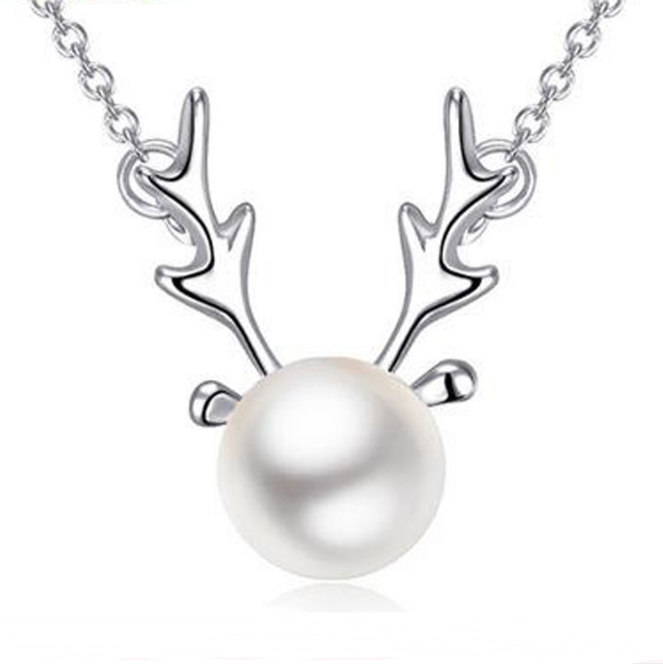 Small Elk Pearl Pendant Necklace